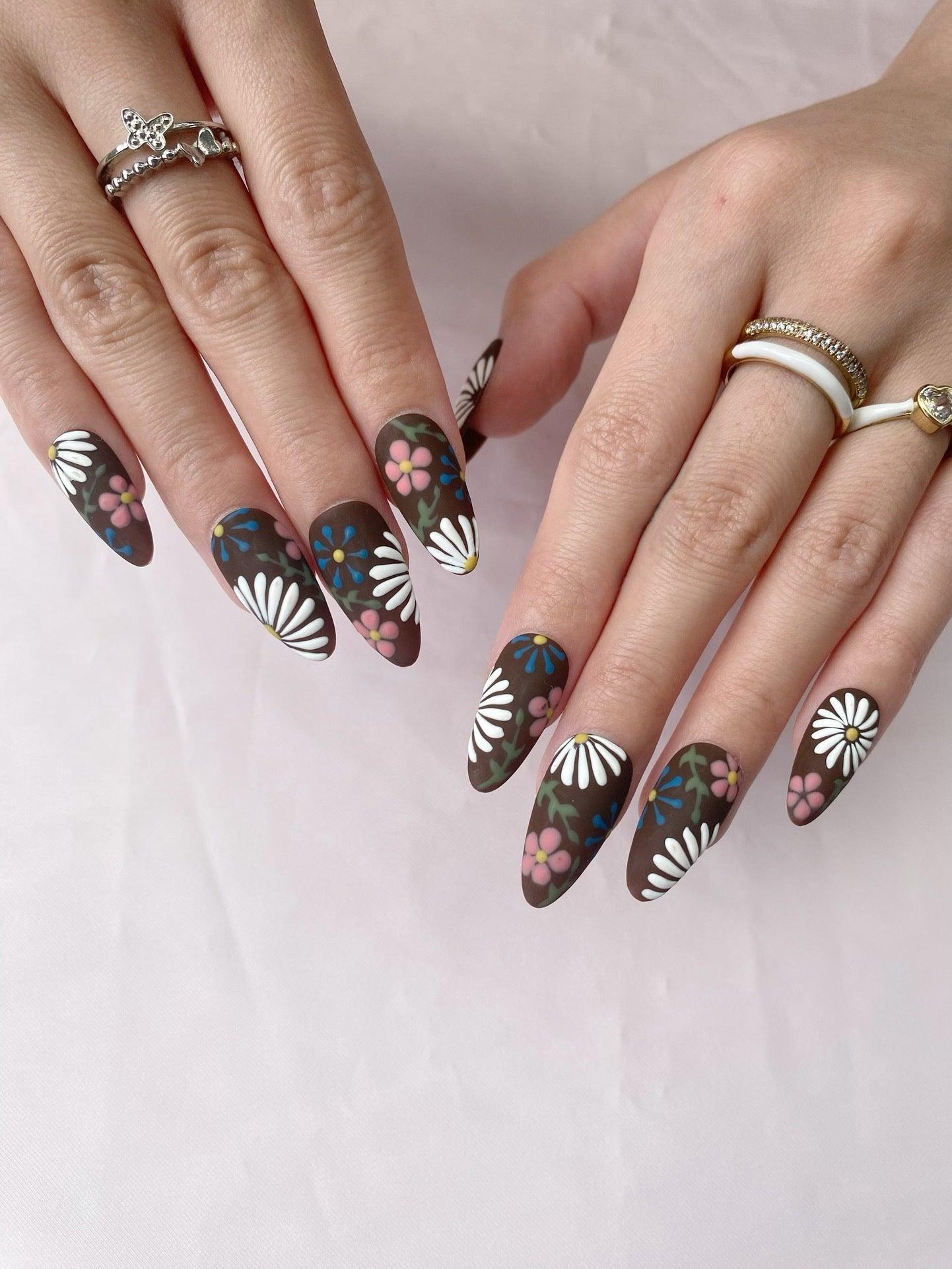 Daisy Fields - GO2NAIL MEDIUM ALMOND PressOnNails
