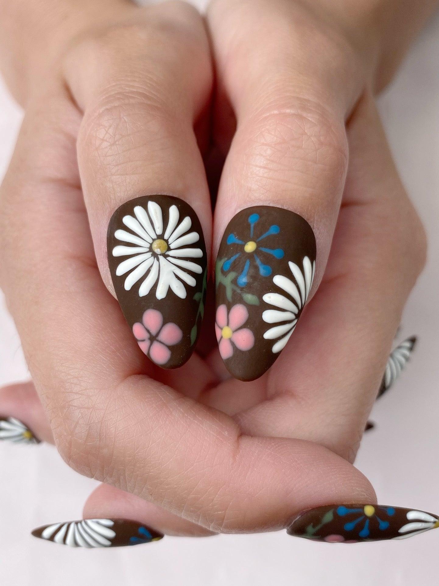 Daisy Fields - GO2NAIL MEDIUM ALMOND PressOnNails