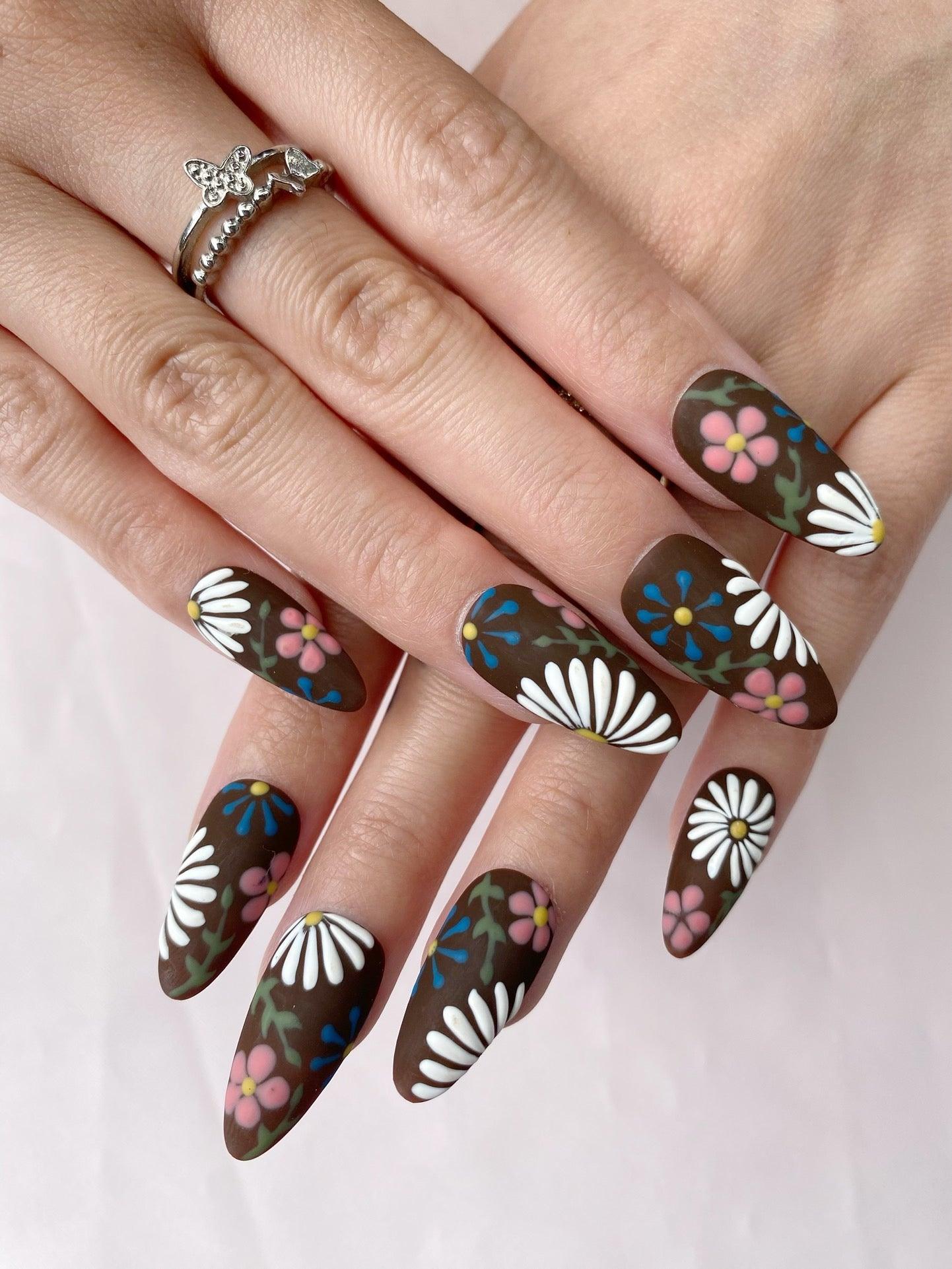 Daisy Fields - GO2NAIL MEDIUM ALMOND PressOnNails