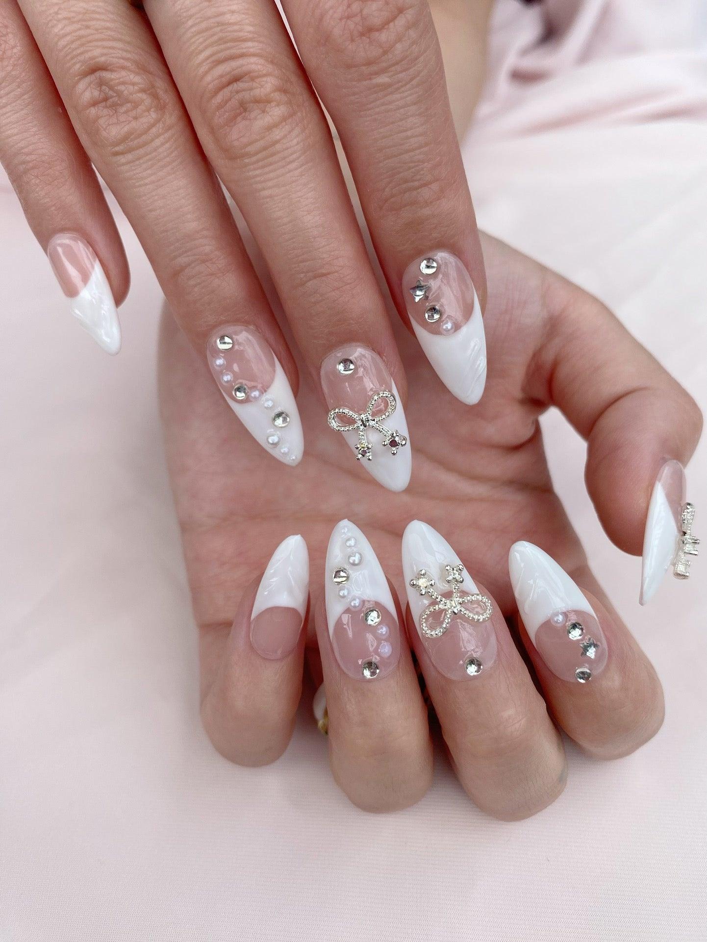 Pearl Bow - GO2NAIL MEDIUM ALMOND PressOnNails