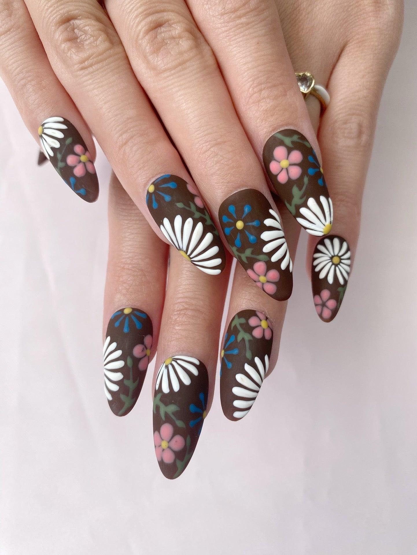 Daisy Fields - GO2NAIL  MEDIUM ALMOND PressOnNails