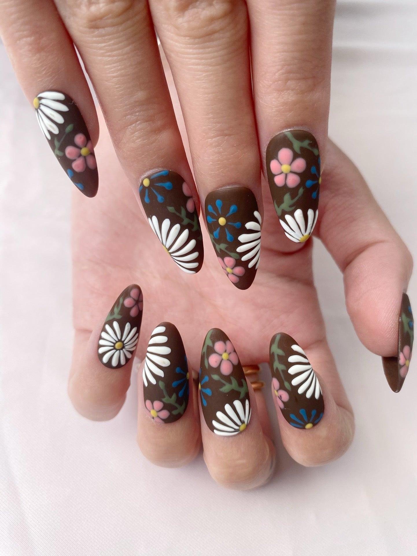 Daisy Fields - GO2NAIL  MEDIUM ALMOND PressOnNails